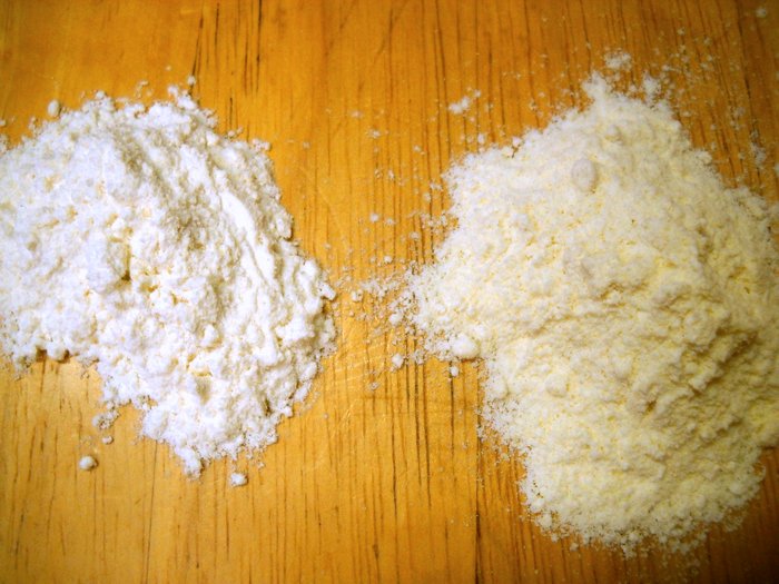 Semolina vs Cornmeal: Understanding Flour Varieties
